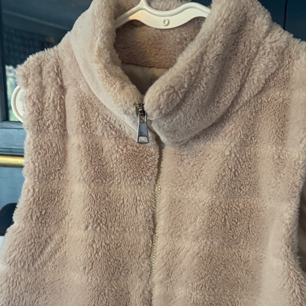 Women's Cream Faux Fur Vest - Picture 9 of 9